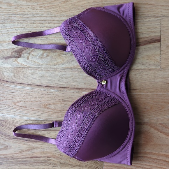 Adrienne Vittadini. Burgendy Lace Trimmed Bra. Size 36C. - Picture 1 of 9